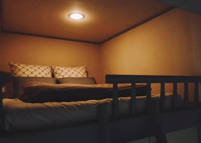 Beautiful, Sunny, & Quiet Apt Close To Metro 201